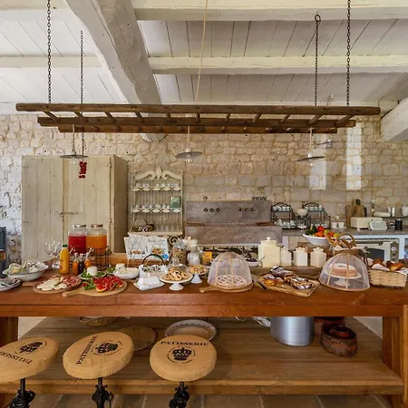 Nocleg ze śniadaniem Masseria Santella 4*